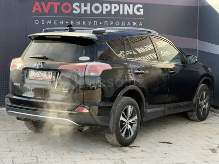 Toyota RAV4 2018 года за 11 600 000 тг. в Актобе – фото 3