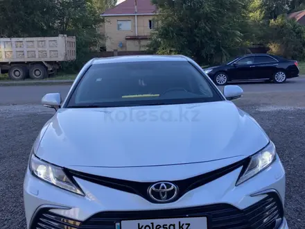 Toyota Camry 2021 года за 14 500 000 тг. в Астана – фото 3