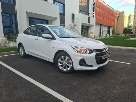 Chevrolet Onix 2023 года за 5 390 000 тг. в Астана – фото 2