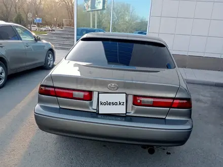 Toyota Camry 2000 года за 3 950 000 тг. в Усть-Каменогорск – фото 4