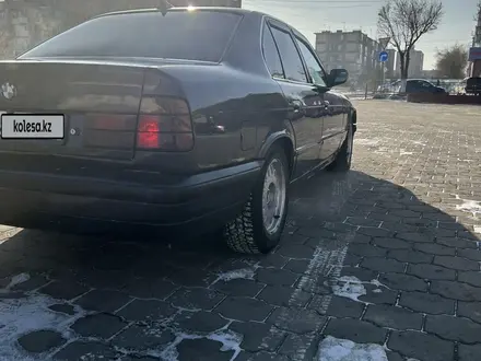 BMW 520 1990 года за 1 500 000 тг. в Шахтинск – фото 4