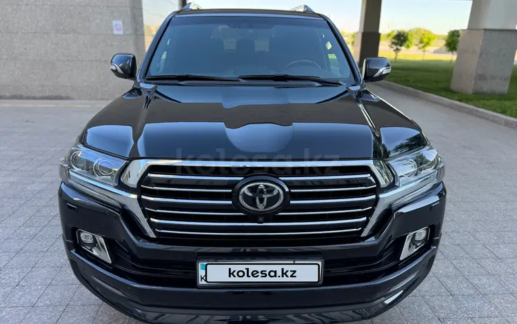 Toyota Land Cruiser 2018 года за 38 000 000 тг. в Астана