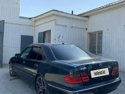 Mercedes-Benz E 320 2000 года за 2 500 000 тг. в Жанаозен – фото 4