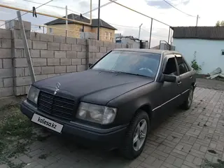 Mercedes-Benz E 230