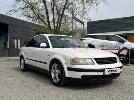 Volkswagen Passat 1999 года за 1 700 000 тг. в Шымкент – фото 2