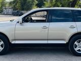 Volkswagen Touareg 2005 года за 5 900 000 тг. в Алматы – фото 2