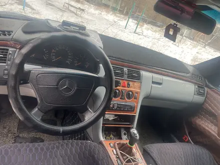 Mercedes-Benz E 200 1997 года за 3 500 000 тг. в Караганда – фото 3