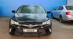 Toyota Camry 2017 года за 7 054 200 тг. в Актобе – фото 2