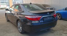 Toyota Camry 2017 года за 7 054 200 тг. в Актобе – фото 4