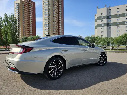 Hyundai Sonata 2021 года за 13 000 000 тг. в Астана – фото 2