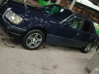 Mercedes-Benz E 230
