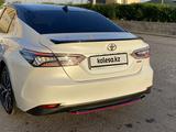 Toyota Camry 2021 года за 14 000 000 тг. в Шымкент – фото 3