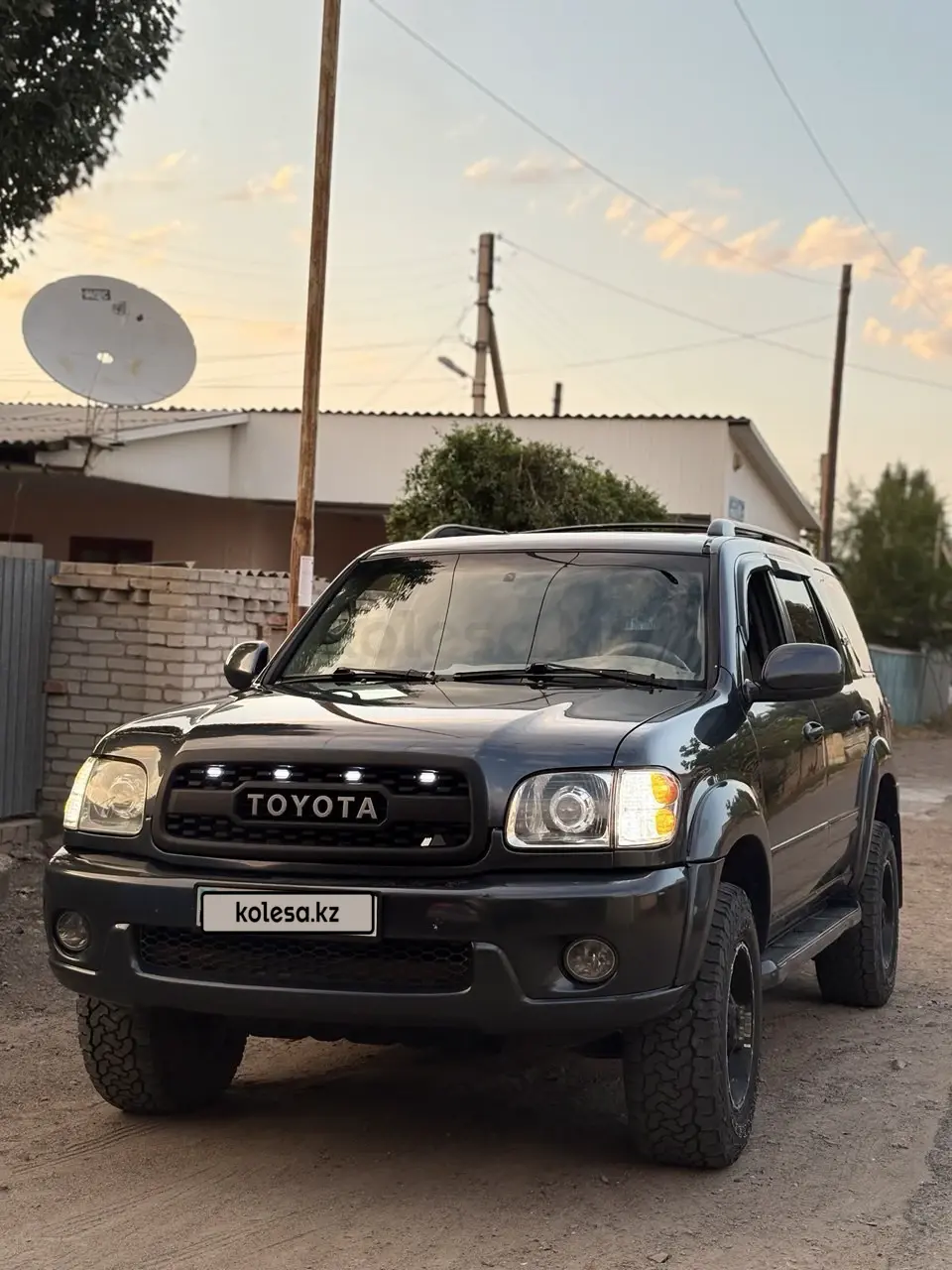 Тойота Sequoia, 2002