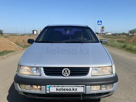 Volkswagen Passat 1995 года за 1 300 000 тг. в Уральск – фото 7
