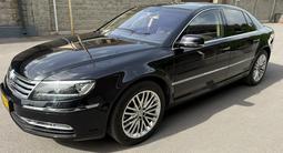 Volkswagen Phaeton 2010 года за 15 890 000 тг. в Алматы – фото 2