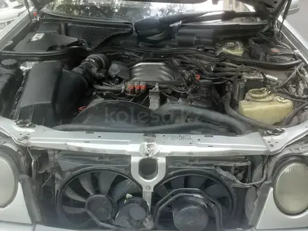 Mercedes-Benz E 280 1998 года за 1 750 000 тг. в Алматы – фото 4