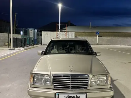 Mercedes-Benz E 280 1993 года за 2 600 000 тг. в Кызылорда – фото 3