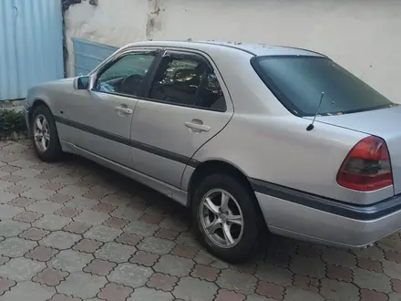 Mercedes-Benz C 200 1994 года за 1 800 000 тг. в Алматы – фото 3