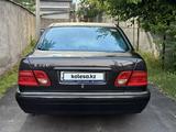 Mercedes-Benz E 220 1997 года за 2 300 000 тг. в Шымкент – фото 4