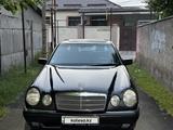 Mercedes-Benz E 220 1997 года за 2 300 000 тг. в Шымкент – фото 2