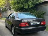 Mercedes-Benz E 220 1997 года за 2 300 000 тг. в Шымкент – фото 3