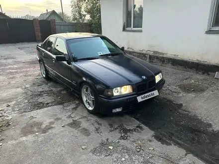 BMW 325 1993 года за 1 800 000 тг. в Есик