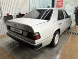 Mercedes-Benz E 250 1993 года за 2 490 000 тг. в Жезказган – фото 5