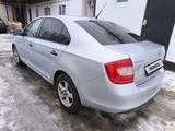 Skoda Rapid 2013 года за 2 700 000 тг. в Атырау – фото 5