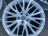 Camry 70 диски R18 за 300 000 тг. в Алматы