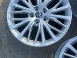 Camry 70 диски R18 за 300 000 тг. в Алматы – фото 3