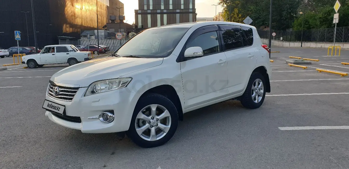 Toyota RAV4, 2011