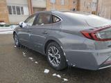 Hyundai Sonata 2022 годаfor12 000 000 тг. в Семей – фото 4