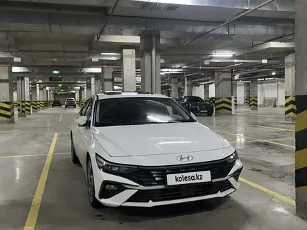 Hyundai Elantra 2023 года за 8 250 000 тг. в Астана