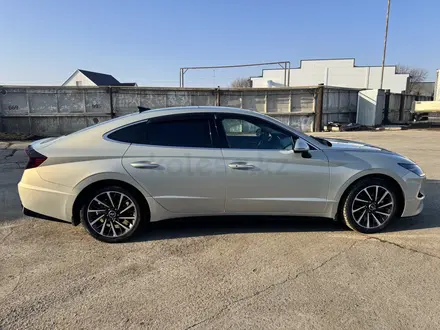 Hyundai Sonata 2022 года за 11 000 000 тг. в Уральск – фото 5