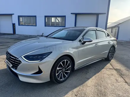 Hyundai Sonata 2022 года за 11 000 000 тг. в Уральск – фото 2