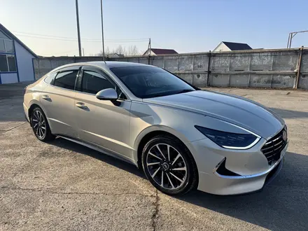 Hyundai Sonata 2022 года за 11 000 000 тг. в Уральск – фото 3