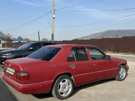 Mercedes-Benz E 200 1987 года за 750 000 тг. в Алматы – фото 4