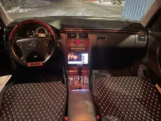 Mercedes-Benz E 320