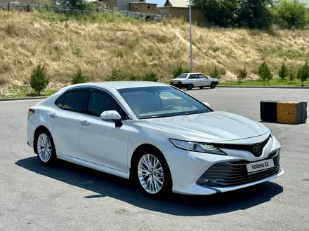 Toyota Camry 2019 года за 14 300 000 тг. в Шымкент – фото 3