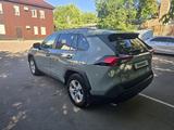 Toyota RAV4 2021 года за 14 700 000 тг. в Караганда – фото 3
