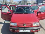 Volkswagen Vento 1995 года за 1 400 000 тг. в Караганда – фото 2