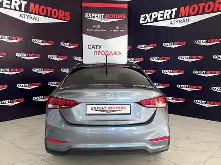 Hyundai Accent 2019 года за 6 600 000 тг. в Атырау – фото 2