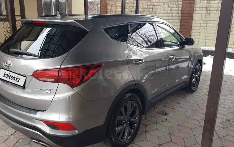 Hyundai Santa Fe 2017 года за 9 000 000 тг. в Алматы