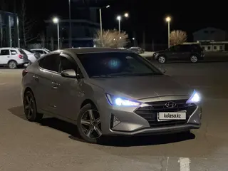 Hyundai Elantra, 2019