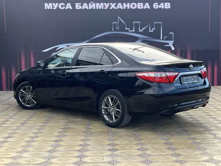 Toyota Camry 2015 года за 8 650 000 тг. в Атырау – фото 9