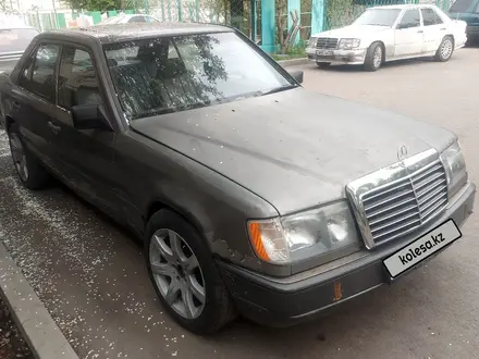 Mercedes-Benz E 220 1987 года за 950 000 тг. в Алматы – фото 2
