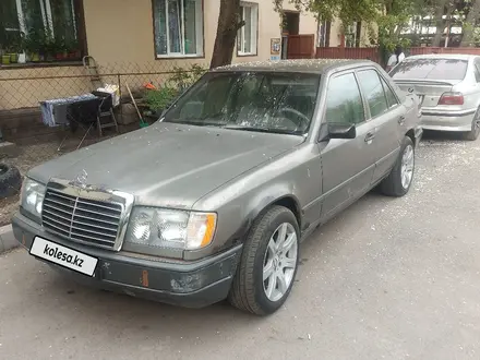 Mercedes-Benz E 220 1987 года за 950 000 тг. в Алматы