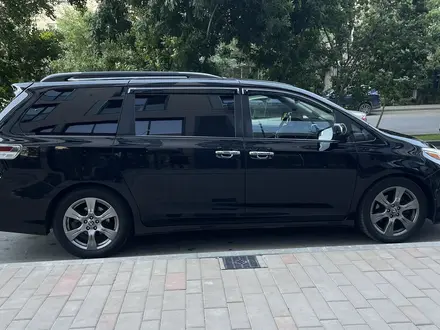 Toyota Sienna 2018 года за 15 500 000 тг. в Алматы – фото 2