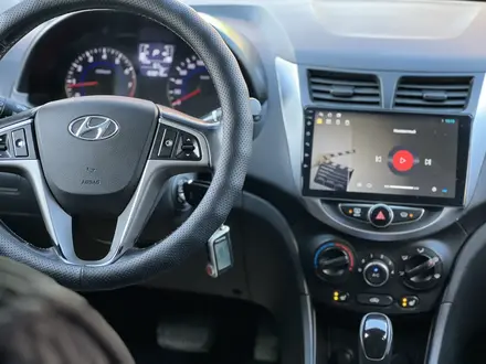 Hyundai Accent 2015 года за 5 940 000 тг. в Караганда – фото 2
