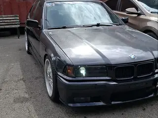 BMW 323